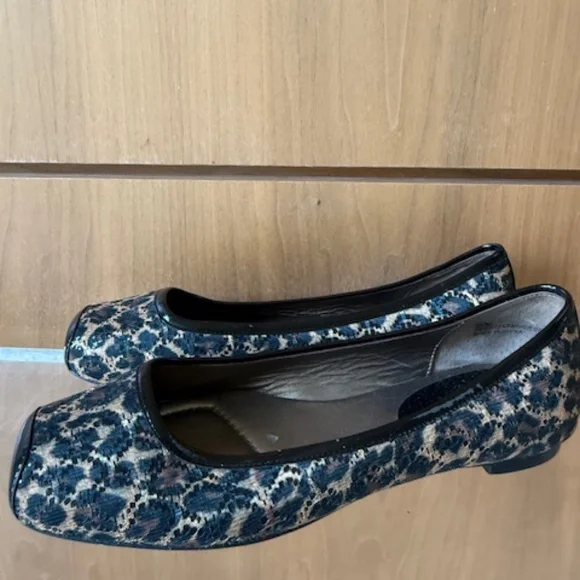 Pre-Loved Black Leopard Saks Fifth Avenue Ballet Flats - Size 6.5 - Picture 3 of 7